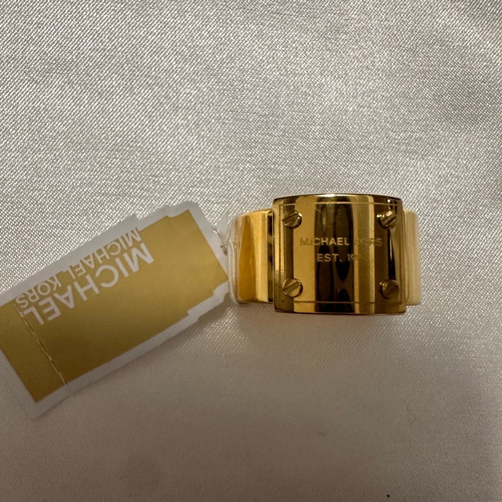 Michael Kors EST 1981 Gold Plaque Ring - Picture 4 of 5